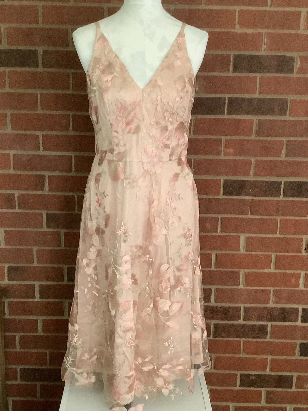 Vince Camuto Blush Pink Embroidered Flowers V-Neck Spaghetti Strap Midi Dress